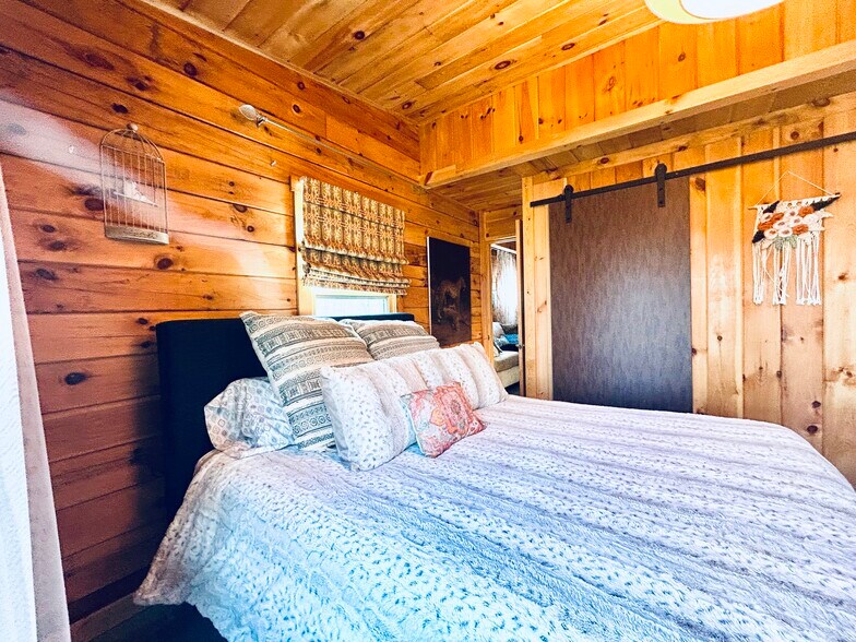 Building Photo - 93 Shepard Ave