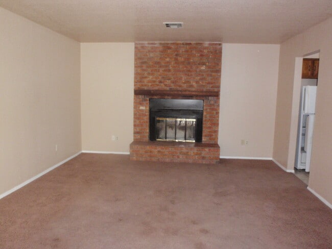 Building Photo - Triviz Apts