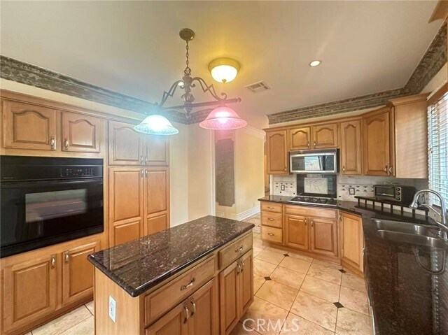 Building Photo - 928 S Bon View Ave