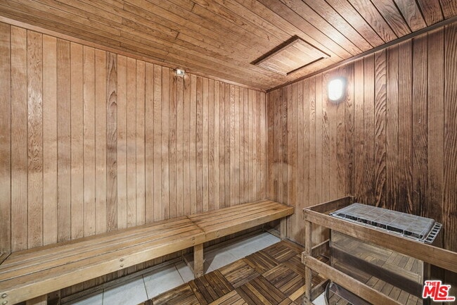 Building Photo - 13700 Marina Pointe Dr