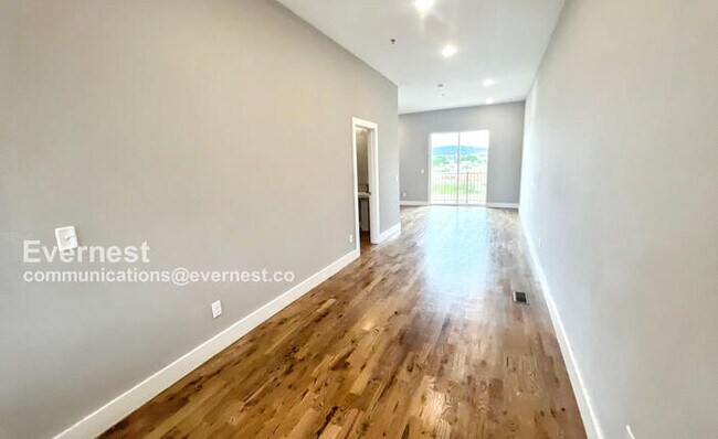 Building Photo - 50% Off First Month Rent! Spacious 4-Bedroom Home with Modern Amenities / Pet-Friendly / Availabl...