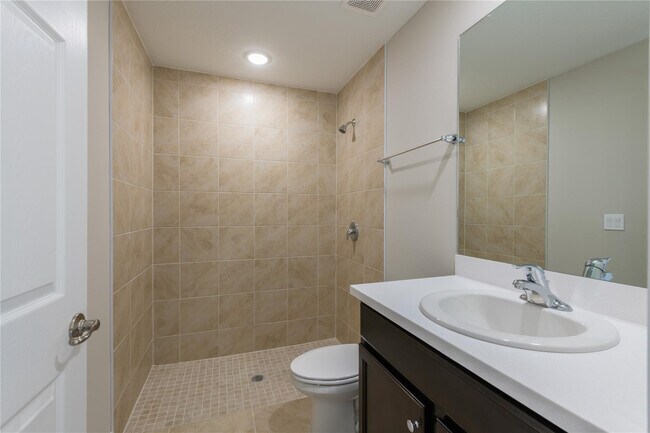 Building Photo - 730 SW McCall Rd