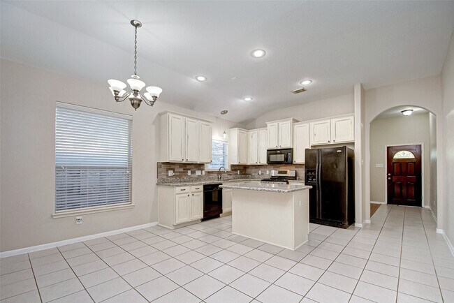 Building Photo - 26439 Richwood Oaks Dr