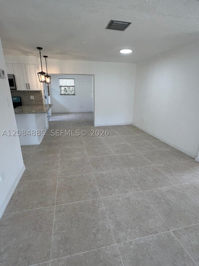 Building Photo - 3104 Tropic Blvd