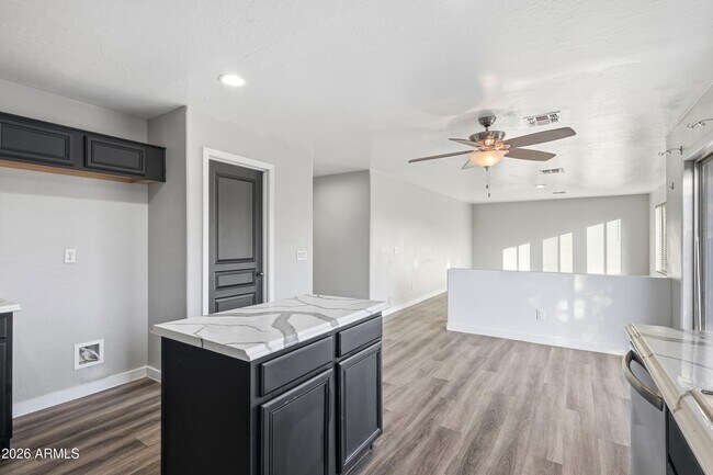 Building Photo - 1537 E Bowman Dr