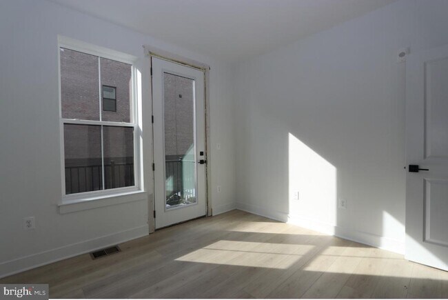 Building Photo - 117 E Cromwell St