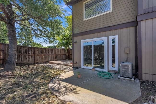 Building Photo - 362 Tabor Ave