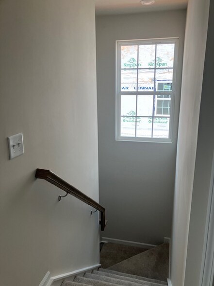 Building Photo - 1820 Bluejay Ln