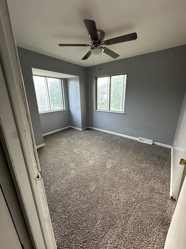 Building Photo - Discover this newly renovated 3-bedroom, 1.5-bath home in Euclid