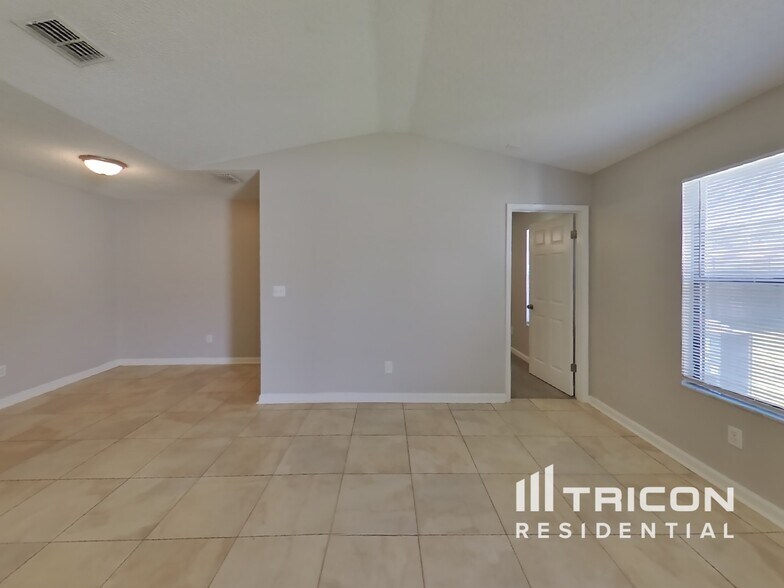 Building Photo - 1553 Kingfisher Blvd