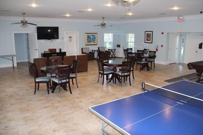 Building Photo - 6219 Bay Club Dr
