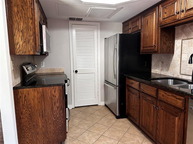 Building Photo - 6451 Oriole Dr