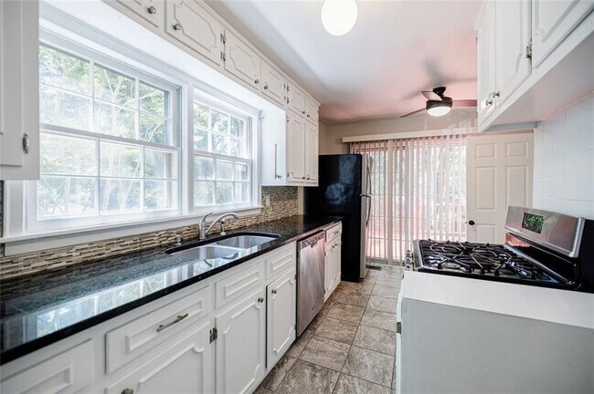 Building Photo - 1716 Beacon Hill Blvd NE