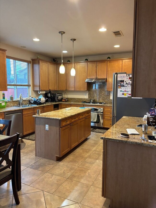 Building Photo - Pittsburg 4 bd, 2.5 ba charming home in excellent location!