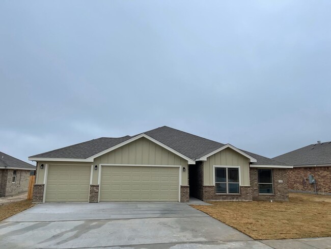 Primary Photo - Beautiful 4 Bedroom 2 Bath Home