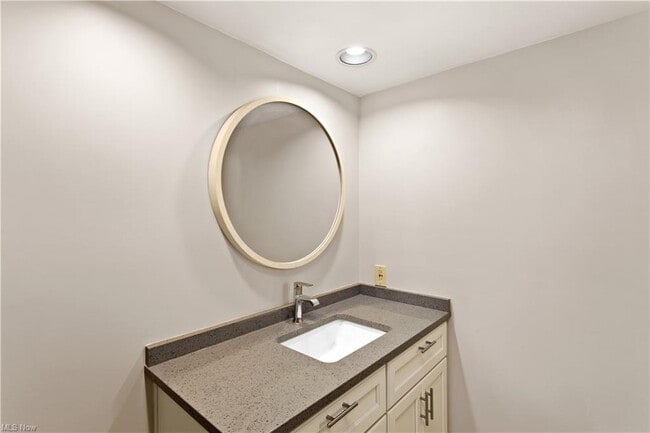 Building Photo - 1444 W 10th St