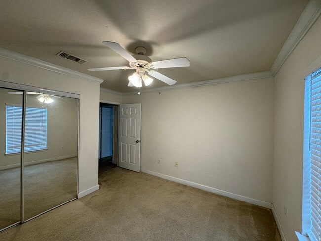 Building Photo - nice and quiet condo in desirable New Tamp...