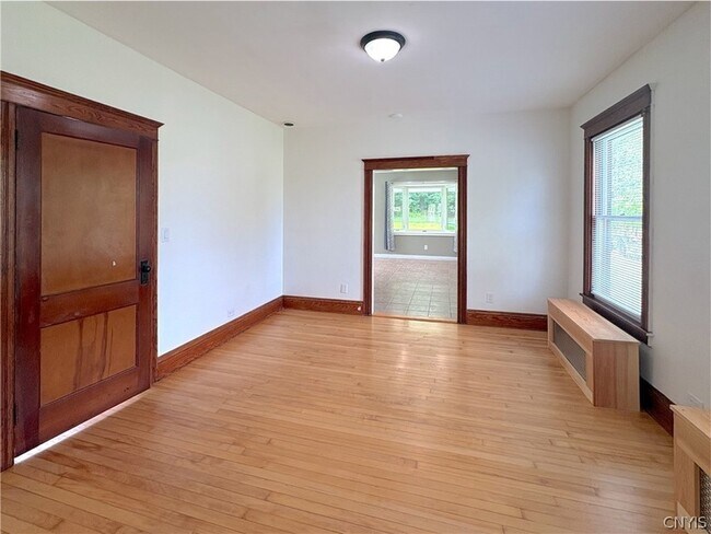 Building Photo - 3565 Oneida St