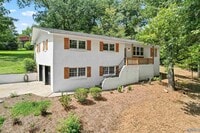 Building Photo - 7916 Valley View Dr SE