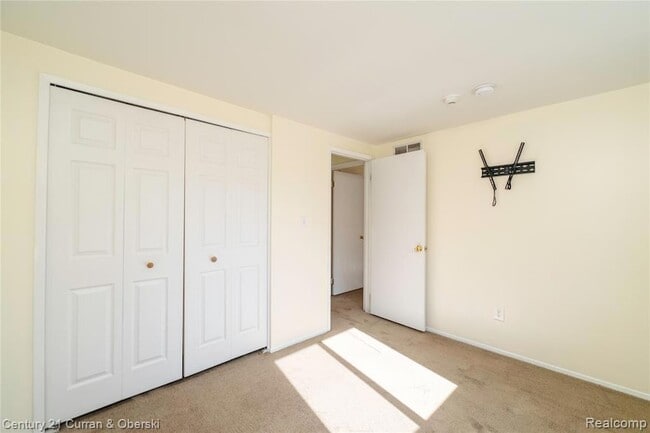 Building Photo - 44543 Savery Dr