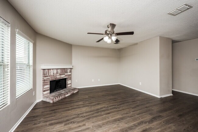 Building Photo - 1416 Daisy Dr