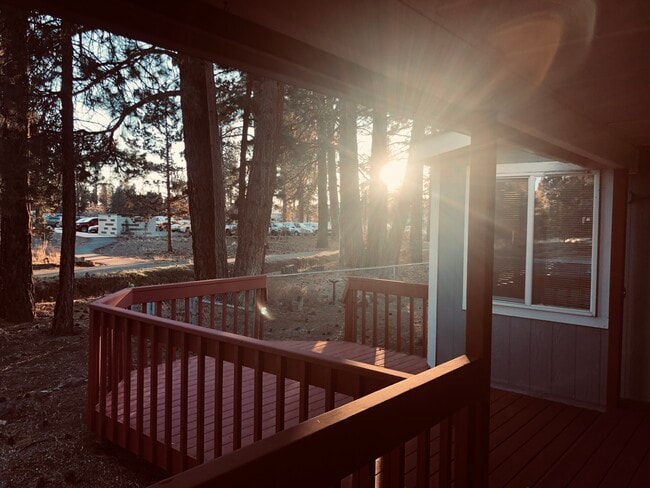 Building Photo - 1075 SE Castlewood Dr