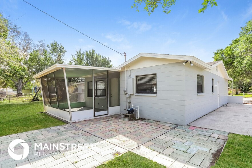 Building Photo - 5700 6th Way S