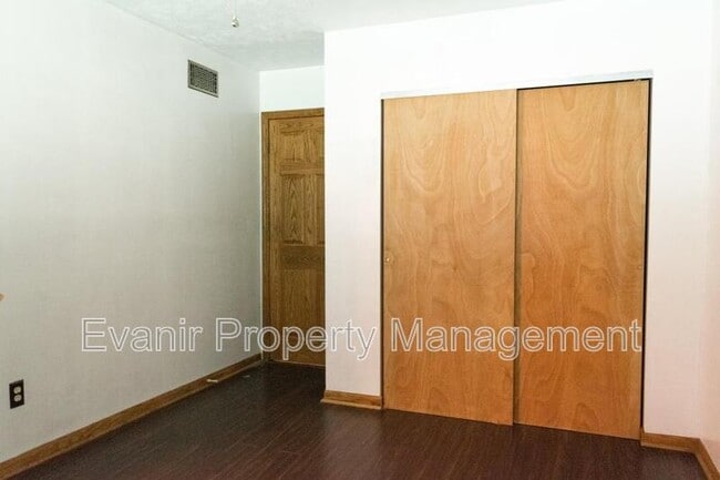 Building Photo - 113 Brittany Ln