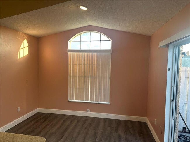 Building Photo - 2338 Harbor Town Dr