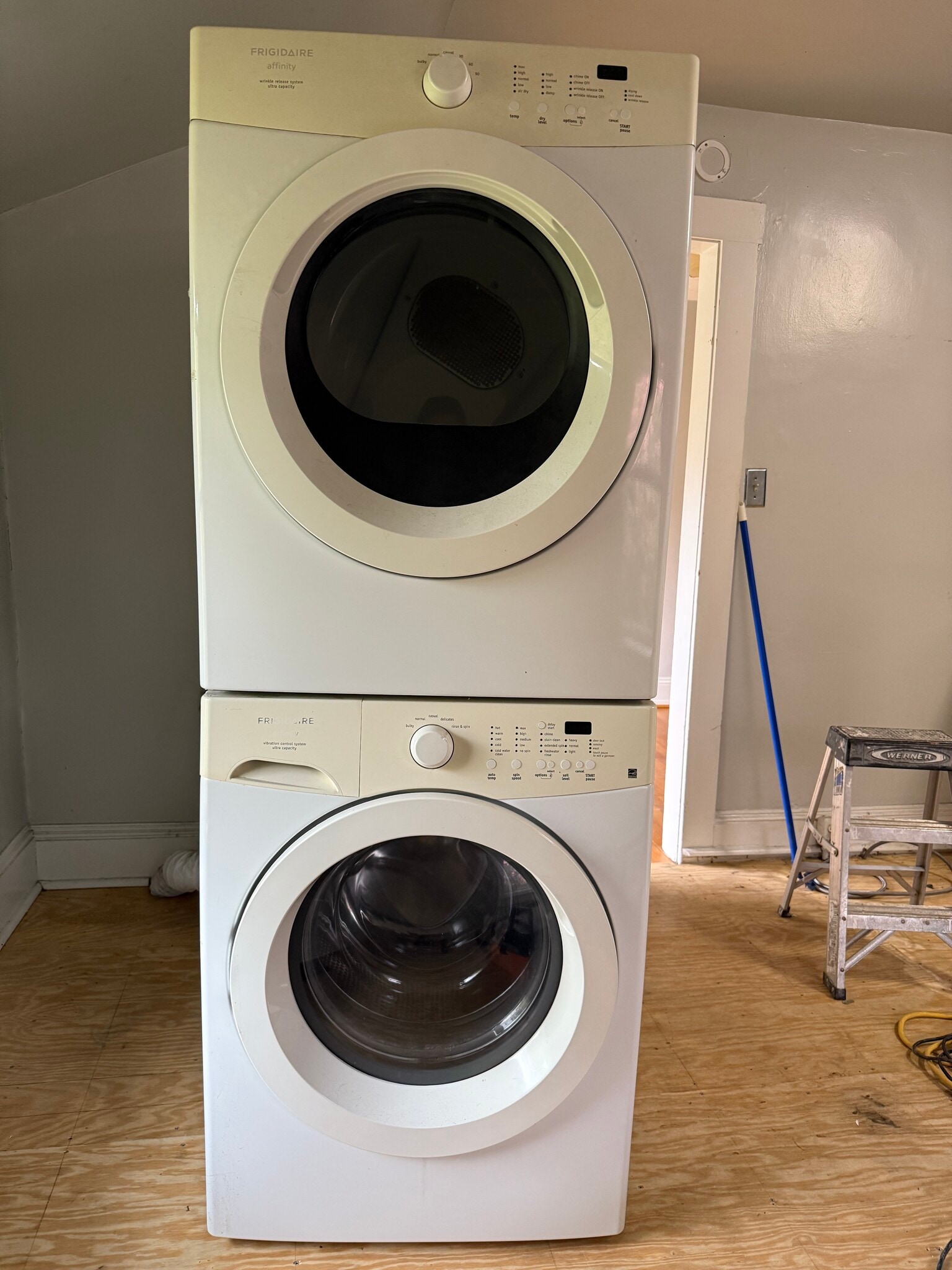 Washer and dryer in kitchen - 862 Main St