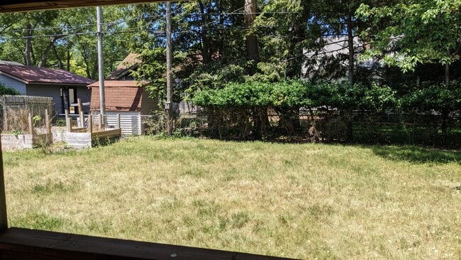 Building Photo - 3555 Chippewa Dr