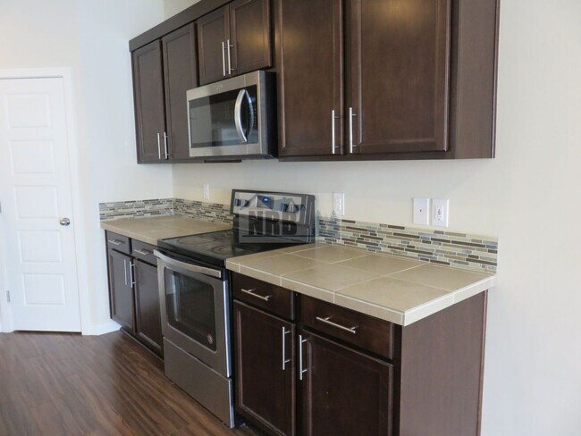 Building Photo - Stunning 3 bd House located in a Gated Community of Puyallup!