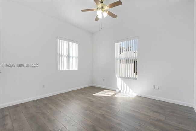 Building Photo - 5610 SW 43rd St