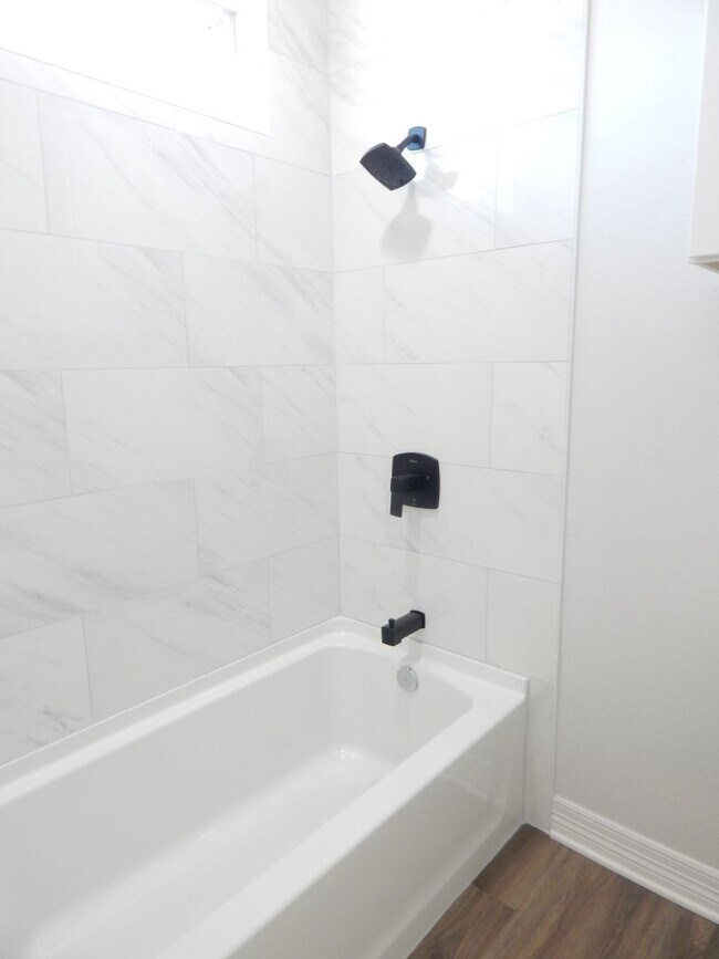 Building Photo - Whitehouse ISD! Gorgeous 4 Bedroom, 2 Bath...