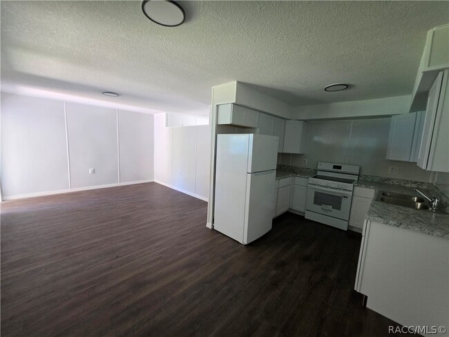 Building Photo - 645 NE 10th St