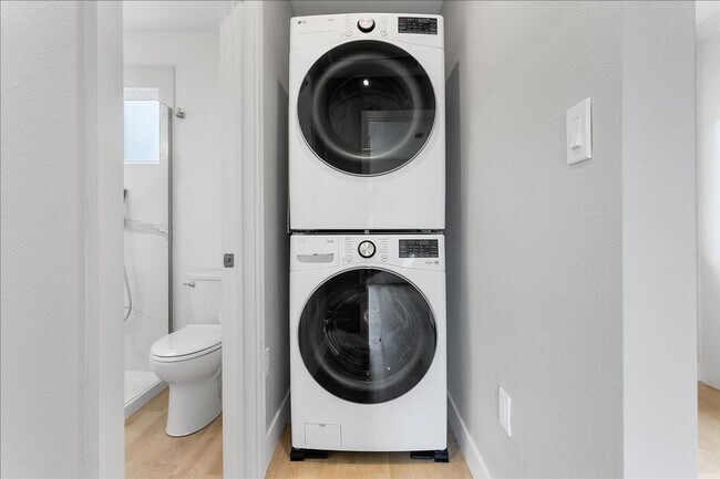 Building Photo - 1832 9th St