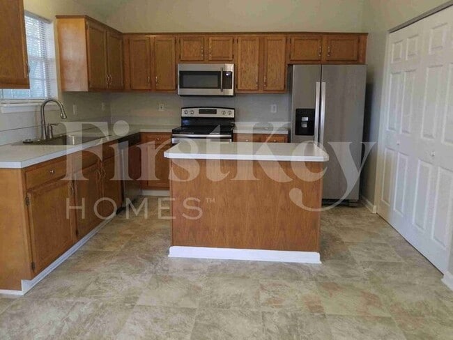 Building Photo - 3380 Chadbury Dr NW