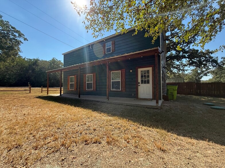 Front - 106 Harper Dr