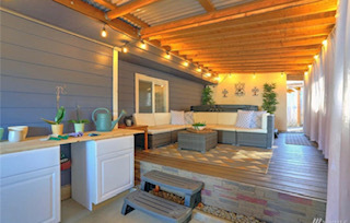 Covered outdoor patio - 511 Queen Ave NE