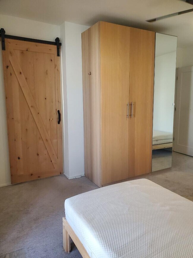 Building Photo - 1520 W Encanto Blvd