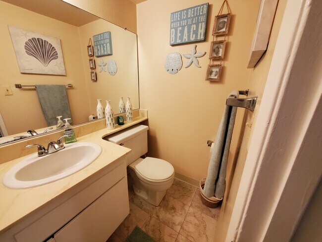 Building Photo - 5870 Green Valley Cir