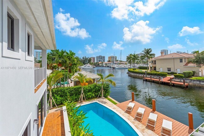 Building Photo - 850 Washington St