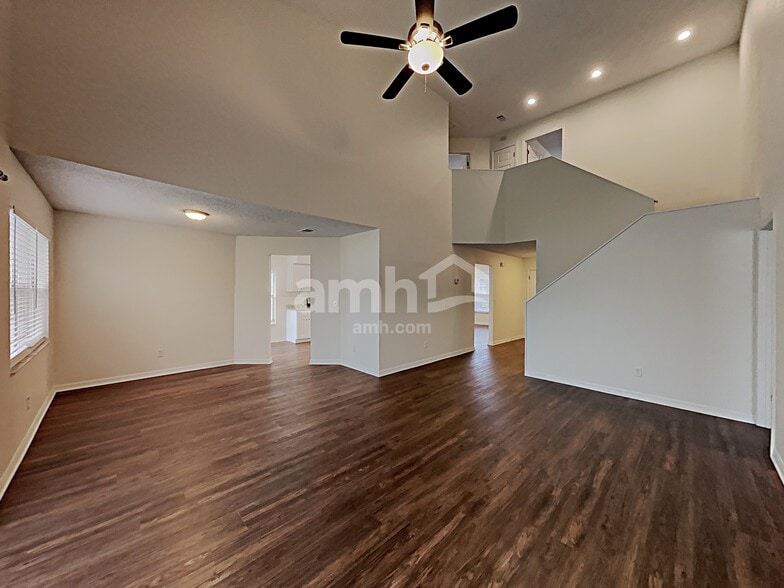 Building Photo - 105 Green Cove Ct