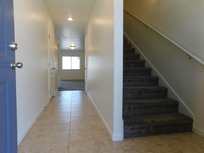 Building Photo - TWO WEEKS FREE RENT!