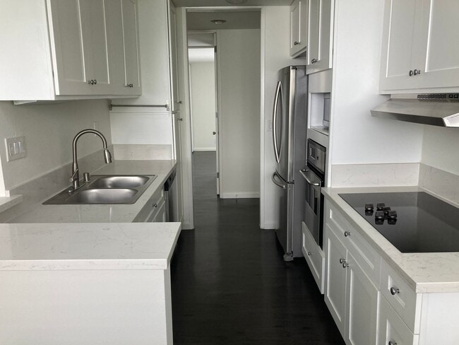 Building Photo - Updated two bedroom two bath in Fox Hills ...