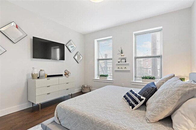 Building Photo - 267 Baldwin Ave