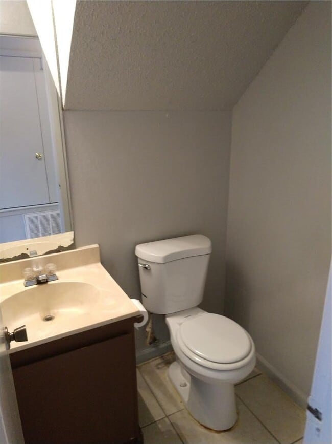 Building Photo - 6105 Conti Ct