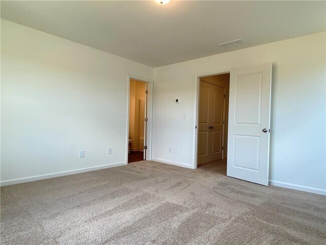 Building Photo - 239 Grand Central Wy