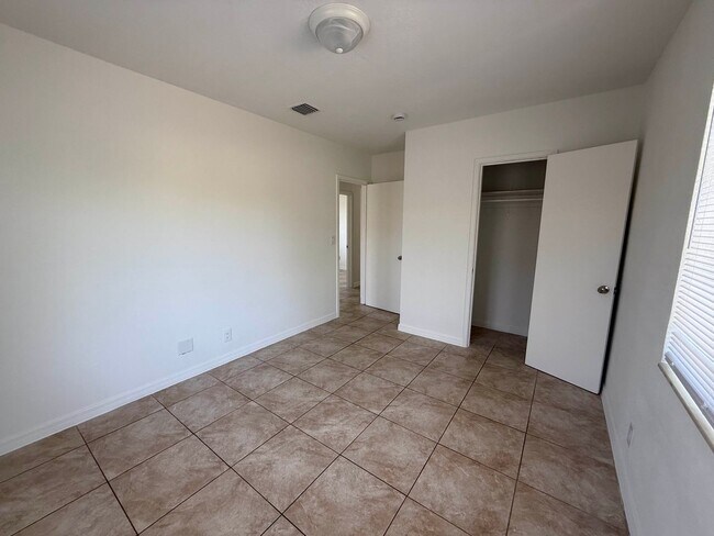 Building Photo - New Rental Listing in Riviera Beach, FL!