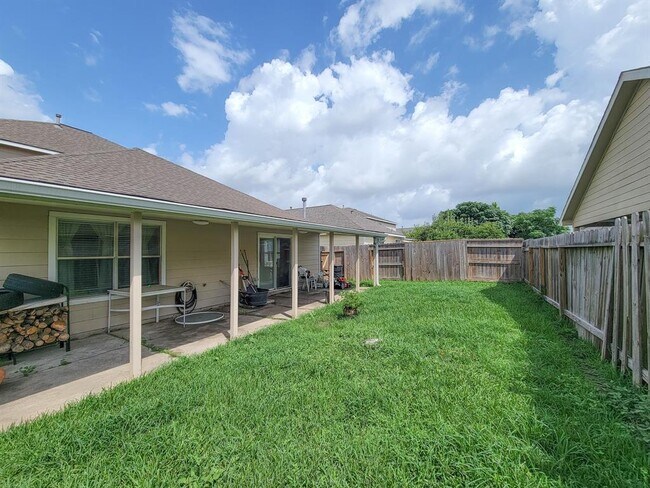 Building Photo - 2131 Cold River Dr